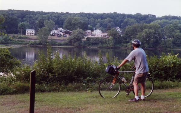 man looking at beautiful view of lake holding his bike at Samuel Justus Trail