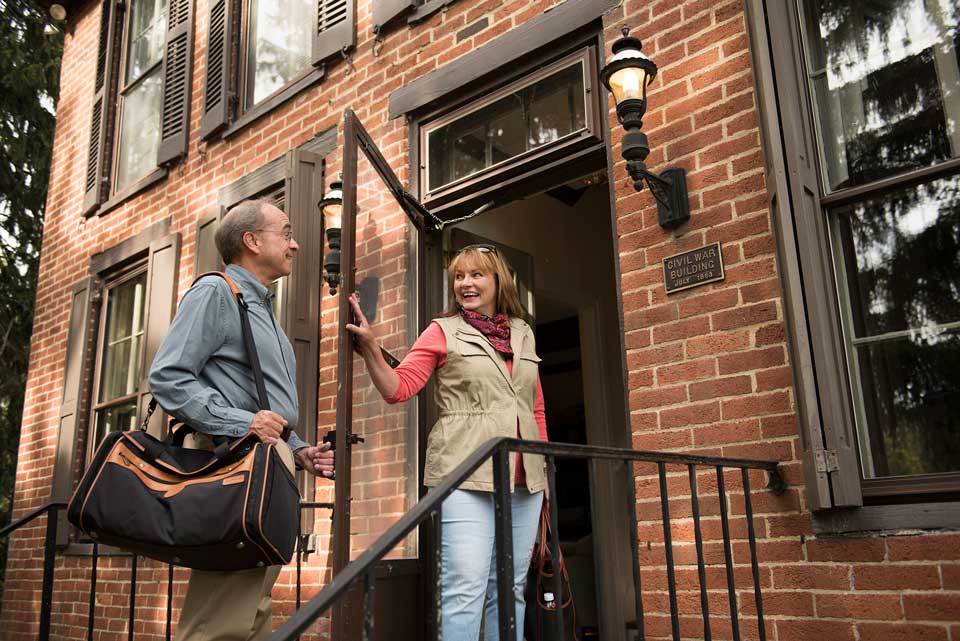 couple entering hotel building