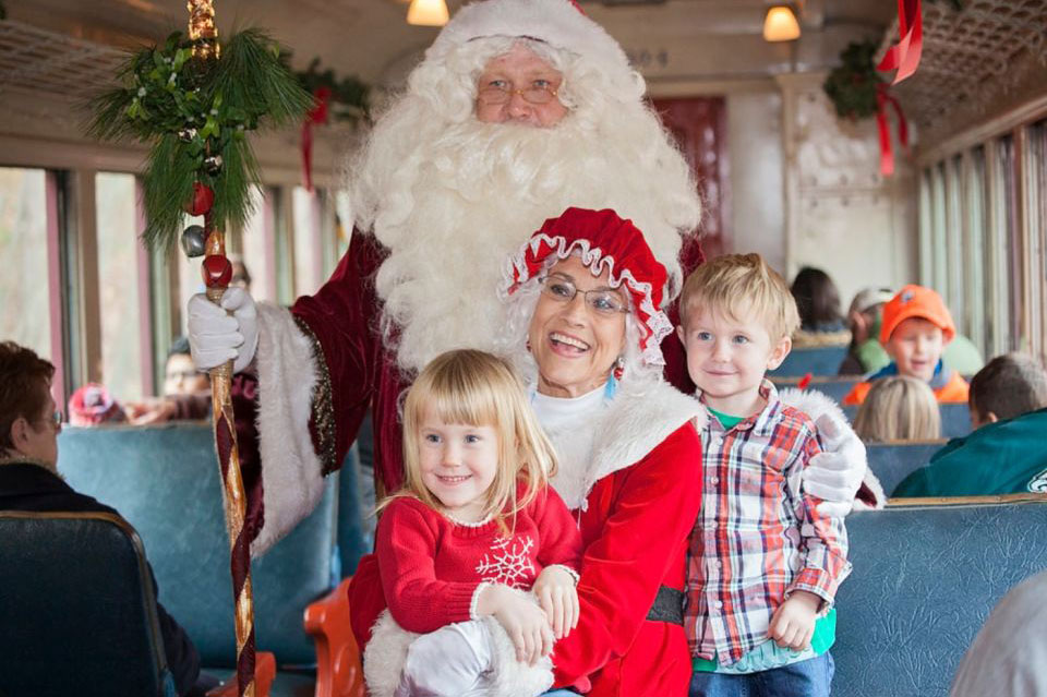 kids posing with Santa for photo