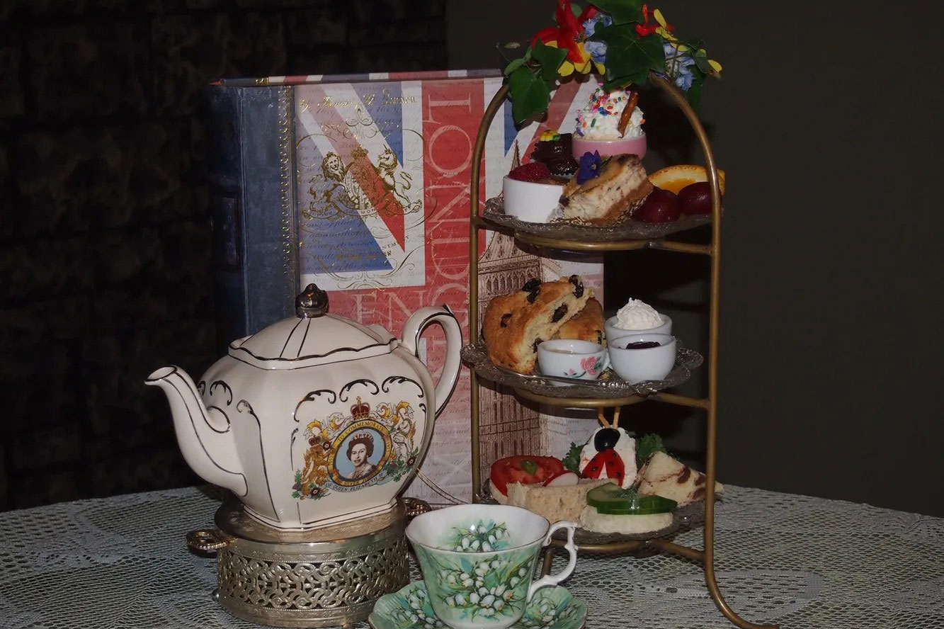 Tea cup and pourer on table