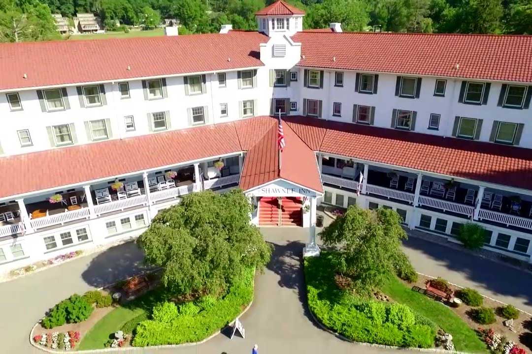 The Shawnee inn and Golf Resort building