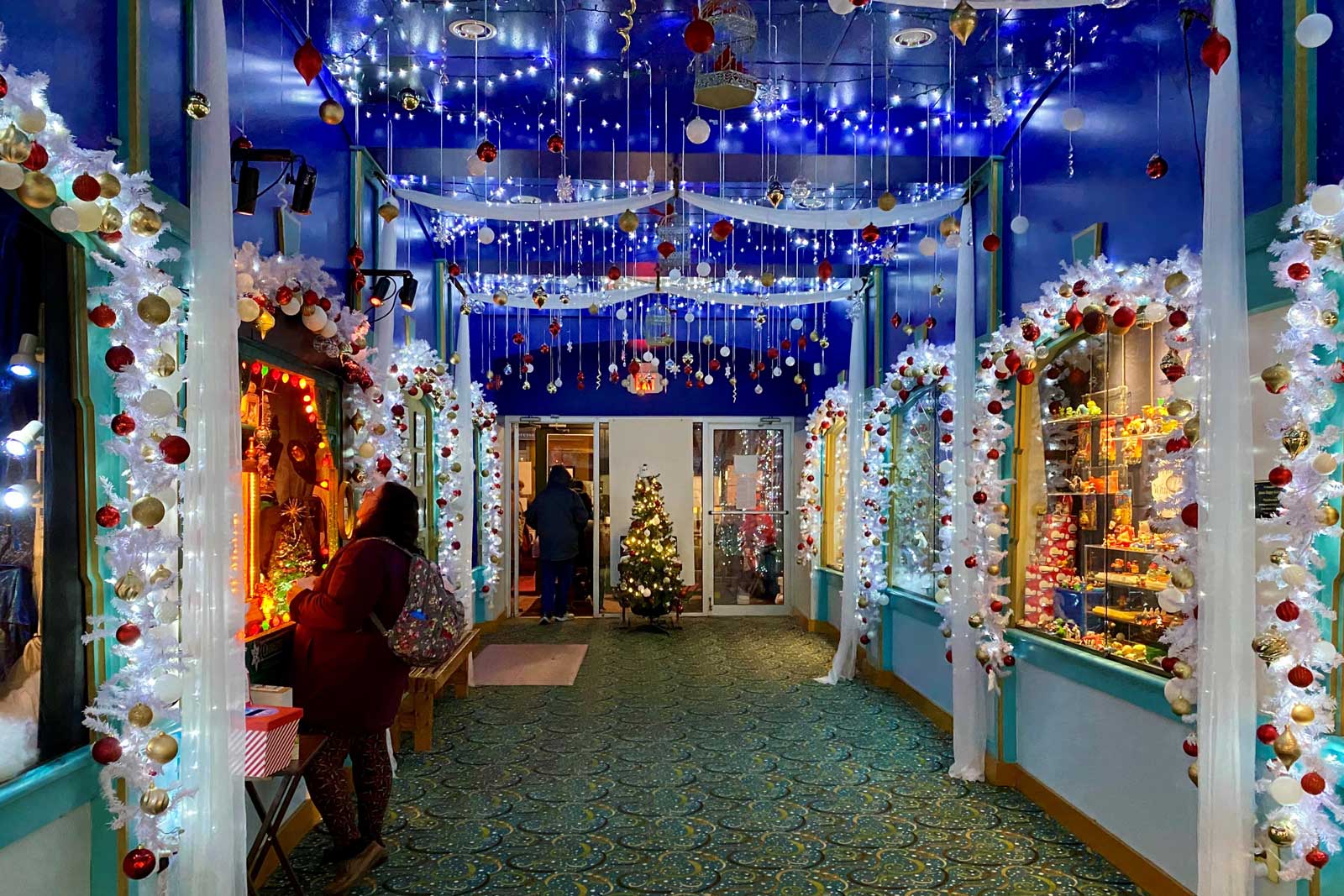 Holiday vendor shoppes