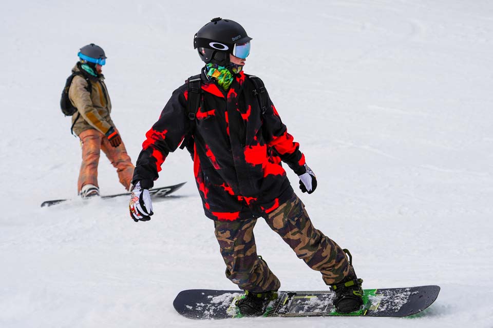 Two persons snowboarding