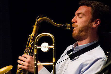 artist playing Jazz