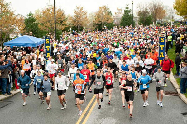 people running in marathon
