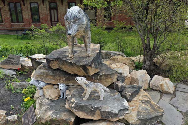 Sculpture of a Wolf with baby wolfs