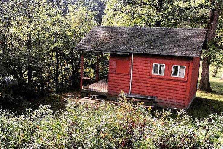 wooden log cabin house