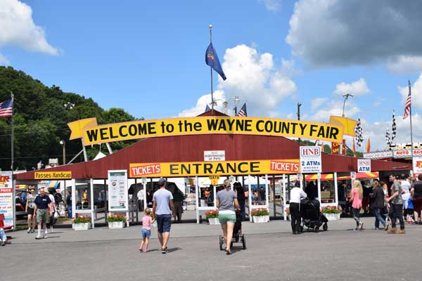 People walking toward Entrance at Wayne County Fair