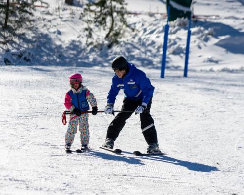 kid learning to Ski