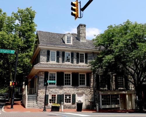 Bachmann Publik House
