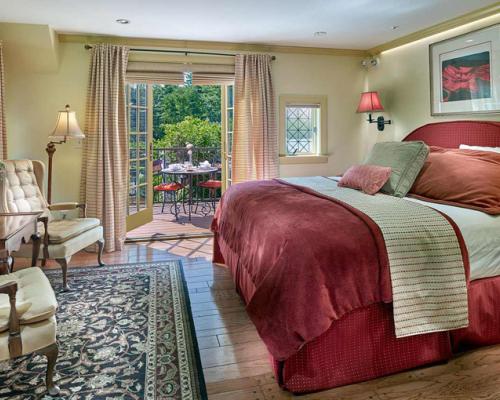 The Inn At Bowmans Hill bedroom