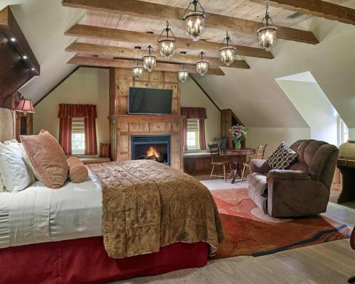 The Inn At Bowmans Hill large bedroom