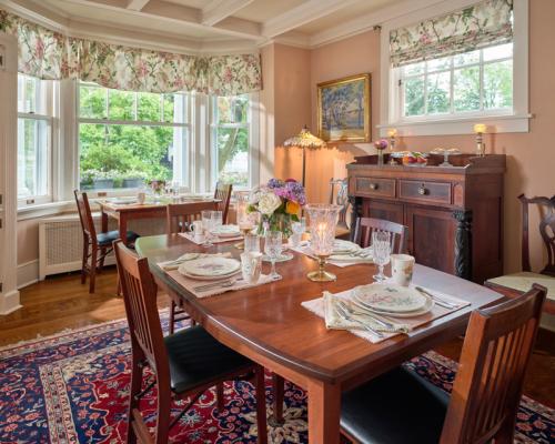 Mooreland Garden Inn dining room