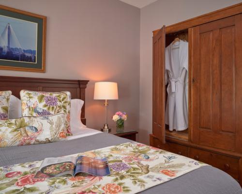 Mooreland Garden Inn lenores room