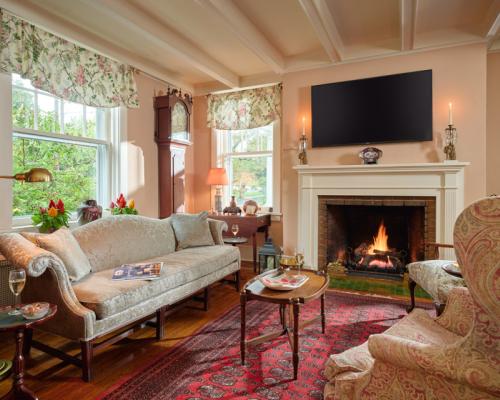 Mooreland Garden Inn living room