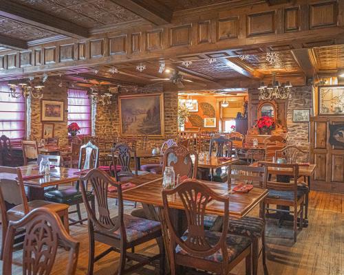 McCoole’s Red Lion Brewery indoor seating area