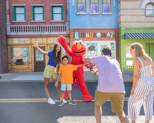 parents taking picture of kids with Elmo at Sesame Place