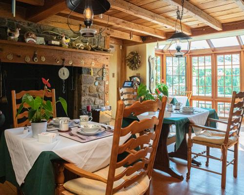 The Inn At Bowman's Hill dining area