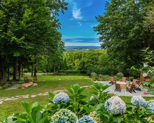 The South Mountain Inn garden