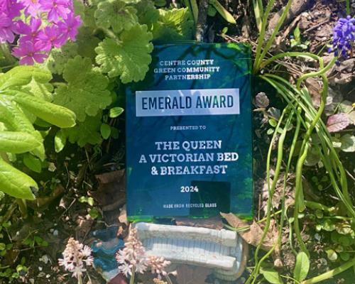 The Queen A Victorian Bed And Breakfast emerald award