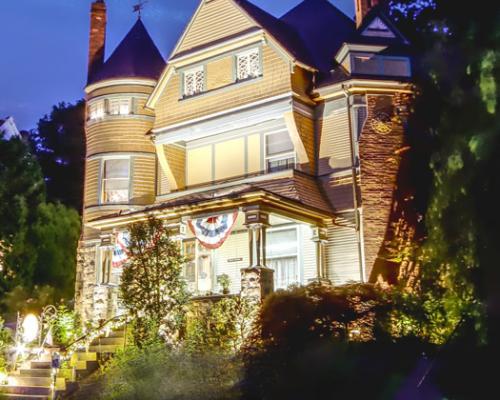 The Queen A Victorian Bed And Breakfast exterior