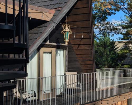 Twin Pine Manor suite balcony